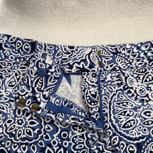 Loft Riviera Short women’s size 6 Blue and White Patterned Shorts - Picture 4 of 7